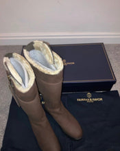 Load image into Gallery viewer, Fairfax & Favor Shearling Lined Regina Boots in Chocolate Sporting Fit UK7.5 EU41 NEW RRP £445