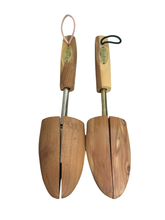Load image into Gallery viewer, Woodlore Cedar Shoe Trees UK6
