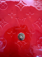 Load image into Gallery viewer, Louis Vuitton Vernis Thompson Street Monogram Red Bag