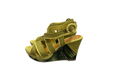 Load image into Gallery viewer, Marco Tozzi Lime Palm Wedges UK4
