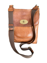 Load image into Gallery viewer, Mulberry Large Antony Messenger Bag in Oak NVT Leather
