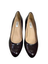 Load image into Gallery viewer, LK Bennett Sersha Burgundy Croc Effect Leather Block Heel Courts in UK6.5 EU39.5
