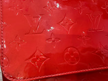 Load image into Gallery viewer, Louis Vuitton Vernis Thompson Street Monogram Red Bag
