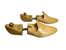 Load image into Gallery viewer, Bally Shoe Tree Size 6
