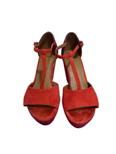 Load image into Gallery viewer, Clark’s Coral Scent Flower Wedges UK4 EU37
