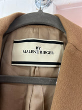 Load image into Gallery viewer, Malene Birger Camel Wool &amp; Cashmere Jacket UK8
