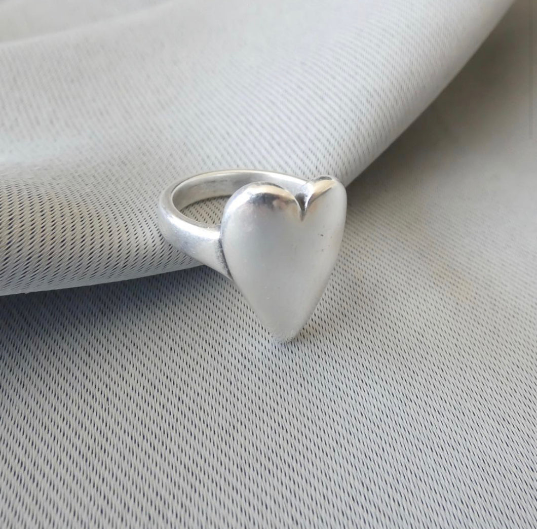 ORLI CHUNKY SOLID HEART RING, SILVER