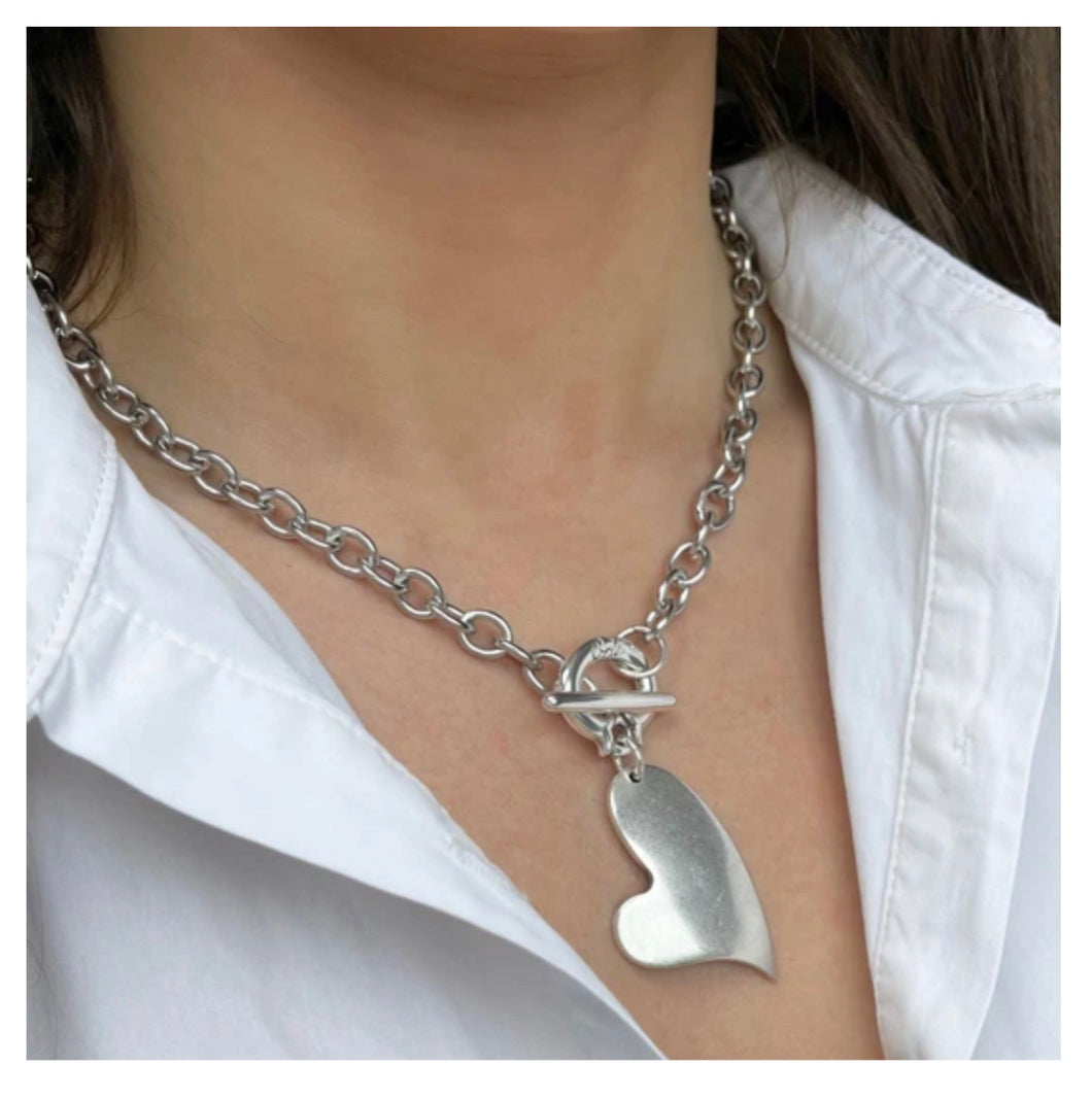 CURVED SOLID HEART NECKLACE 30N1202